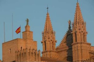 Insel Mallorca - Kathedrale : Türme der Kathedrale in Palma. Aufgenommen auf der Insel Mallorca im Februar 2004