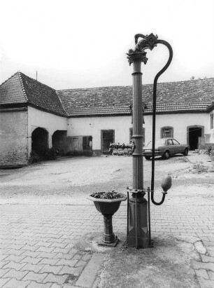 Mönchhof; Frankfurt, Riedstraße 95, Riedstraße 95a, Riedstraße 97a, Riedstraße 97, Riedstraße 99, Winzersteige