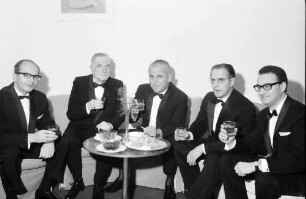 Freiburg: Hotel Stadt Freiburg; Freiburgs "Diplomatisches Corps" empfängt; fünf Konsuln; Dettinger, Freund, Olvic, Sennhauser, Carfi