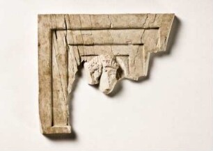 Elfenbeinrelief: "Frau am Fenster"