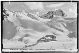Stubaier Alpen. Dresdner Hütte (2303 Meter) mit Fernauferner und Schaufelspitze (3333 Meter)