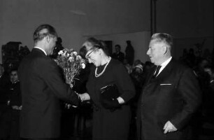 Freiburg: Augustinermuseum, Reinhold-Schneider-Preis, Blumen für Frau Riester