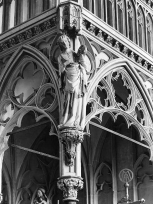 Oberwese. Liebfrauenkirche. Lettner (1341/1350). Detail mit Johannes Evangelista