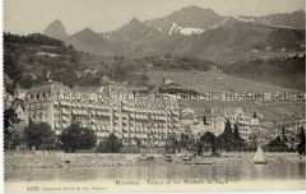 Das Palasthotel in Montreux mit Gebirgspanorama