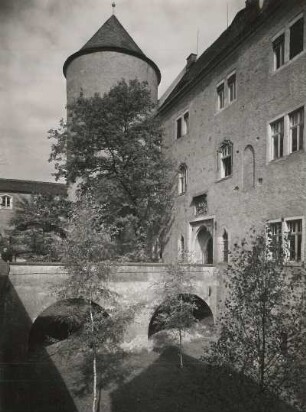 Schloss Wurzen, Hofseite mit hinterem Rundturm