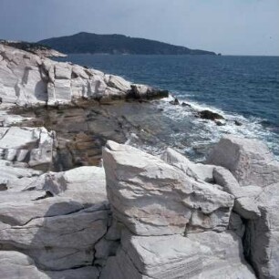 Thasos, Alikí. Das meerseitig gelegene Gelände der antiken Marmorbrüche