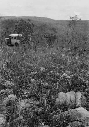Schichtstufen : Mit dem Bus unterwegs in einer Landschaft, die insbesondere von Schichtstufen (veraltet: Landstufen) geprägt ist.