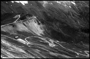 Großglockner: Straße um das Berghaus Fuschertörl