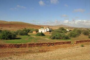 Landschaft an der Bahn : Typische marokkanische Landschaft an der Bahnstrecke zwischen Marrakesch und Casablanca, aufgenommen am 05.11.2008