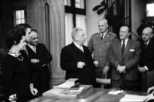 Freiburg: Regierungspräsidium; Bundessieger bei Berufswettkampf des Handwerks, Jörg Bollin beim Regierungspräsidium