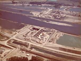 Bau der Staustufe Iffezheim/Rhein