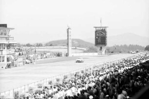 Nürburgring: Zielgerade und Rundentafel