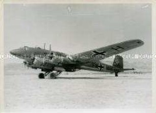 Flugzeugs Messerschmitt Me (Bf) 110 über der Nordafrikanischen Küste