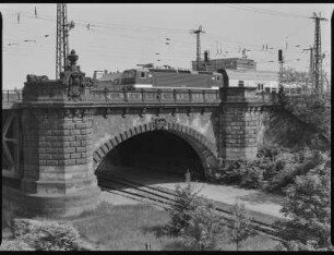 Dresden-Altstadt. Marienbrücke vor der der Sanierung