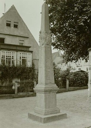 Bad Gottleuba, Postmeilensäule : Bad Gottleuba. Postmeilensäule von 1731 auf dem Marktplatz
