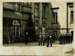 Ablösung der Marinewache am Reichspräsidentenpalais am Skagerrak-Tag