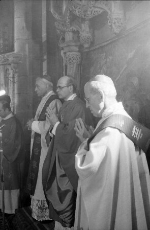 Freiburg: Gebet vor dem Altar, Monsignore Mestri