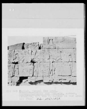 Ramses 2. vor Amon und Ptah