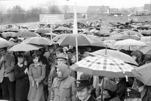Sasbach: Kundgebung gegen Bleiwerk Marckolsheim und Atomkraftwerk Wyhl; Protestversammlung, total