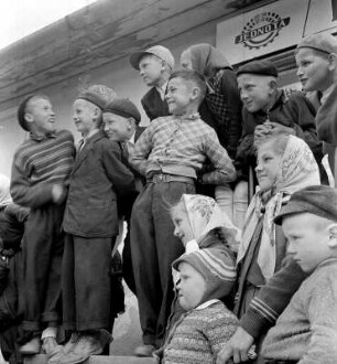 Kinder einer Dorfgemeinschaft