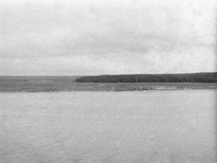 Landzunge : Blick von einem Schiff auf eine Landzunge