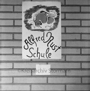 Realschule [jetzt Alfred-Rust-Realschule]: Wulfsdorfer Weg: Umbenennung: Feierstunde in der Festhalle: Zeichenwettbewerb: Siegerplakat von Ralf Hoheisel