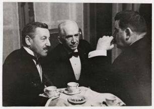 Abendempfang bei Éduard Herriot während der Genfer Abrüstungskonferenz im Hotel des Bergues. von links: Viscount Herbert Samuel, Norman Davis und Édouard Herriot