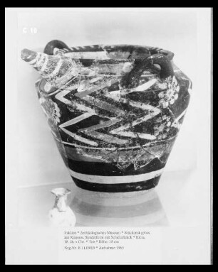 Brückenskyphos aus Knossos, Sonderform mit Schulterknick