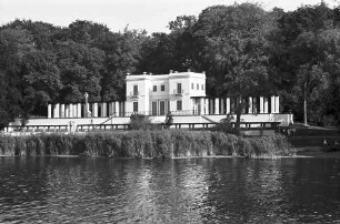 Berlin; Glienicke: Schloss Glienicke; Lustschloss am Wasser
