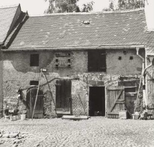 Stallgebäude : Vierseithof (2. H. 19. Jh.). Linkes Stallgebäude