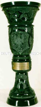Pokal aus Steinkohle, in Kassette