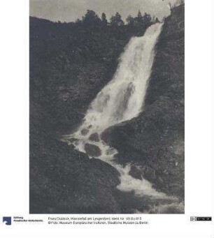 Wasserfall am Lyngenfjord