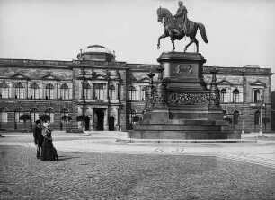 Reiterdenkmal König Johanns : Reiterdenkmal König Johanns. Bronze, Granit, Lausitzer Syenit; H. 13,5 m (1882-1889; J. Schilling). Dresden-Altstadt, Theaterplatz