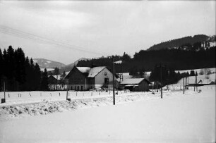 Leutkirch: Verschneite Straße bei Leutkirch
