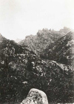 Laushan-Gebirge (Lao Shan) bei Tsingtau (Qingdao) auf der Halbinsel in der Provinz Schantung (Shandong), China. Talabschluß mit Lauting-Berg (1133 m), ehemals deutsche Kolonie