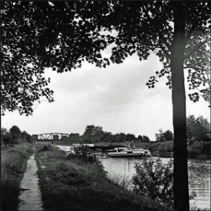 Mittellandkanal, Sicht auf Sperrtor und Hasenbergbrücke