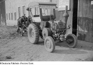 Traktor mit Pflug