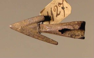 Pfeilspitze mit Tülle und Widerhaken