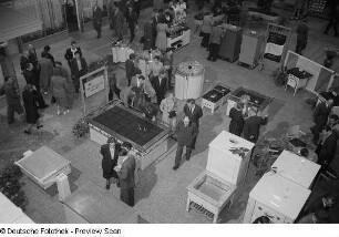 Elektrotechnische Exponate auf der Leipziger Herbstmesse 1954