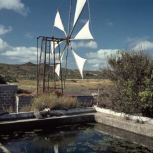 Rhodos, bei Paradísion. Windmühlenpumpe zur Bewässerung der Nordküste. P63
