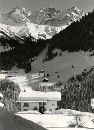 Verschneite Landschaft im kleinen Walsertal