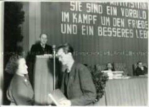 Auszeichnung einer Aktivistin