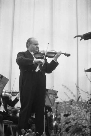 Gastspiel des Violinvirtuosen David Oistrach in der Stadthalle Karlsruhe