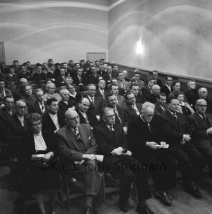 Bruno-Bröker-Heim: Erweiterungsbau: Einweihung: Saal: Feierstunde: Stadtverordnete Ellen Grützner, Stadtrat Heinz Beusen, Bürgermeister Kurt Fischer, Bürgervorsteher Carl Svensen, stellvertretender Bürgervorsteher Kurt Nonne