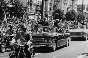 Staatsbesuch Edward Giereks, 1. Sekretär des ZK der Vereinigten Polnischen Arbeiterpartei. Fahrt mit Erich Honecker, 1. Sekretär des ZK der SED, durch die Stadt