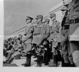 Adolf Hitler und Konstantin Hierl beim Reichsparteitag