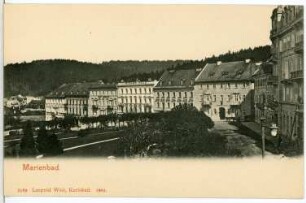 Marienbad. Zeile mit Stadt Hannover, Wiener Haus und Goethe-Haus : Marienbad. Zeile mit Stadt Hannover (Kirchenplatz 14; 1818), Wiener Haus (Kirchenplatz 13) und Goethe-Haus (vor 1818; ehemaliges Kurwohnhaus Goldene Traube, seit 1887 Stadtmuseum; Kirchenplatz 11 / Ecke Waldsteinplatz)