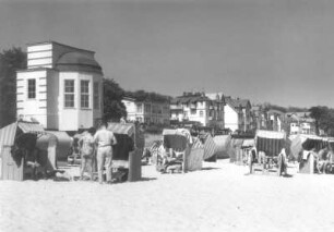 Seebad Bansin : Bansin. Badestrand mit Strandkörben. Blick zu Villen und Pensionen