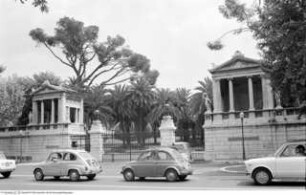 Villa Torlonia, Propyläen