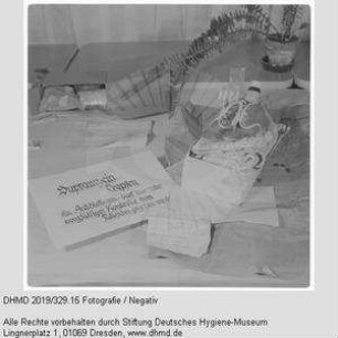 Ausstellung "Arzneimittelmißbrauch durch Geschenksendungen"
